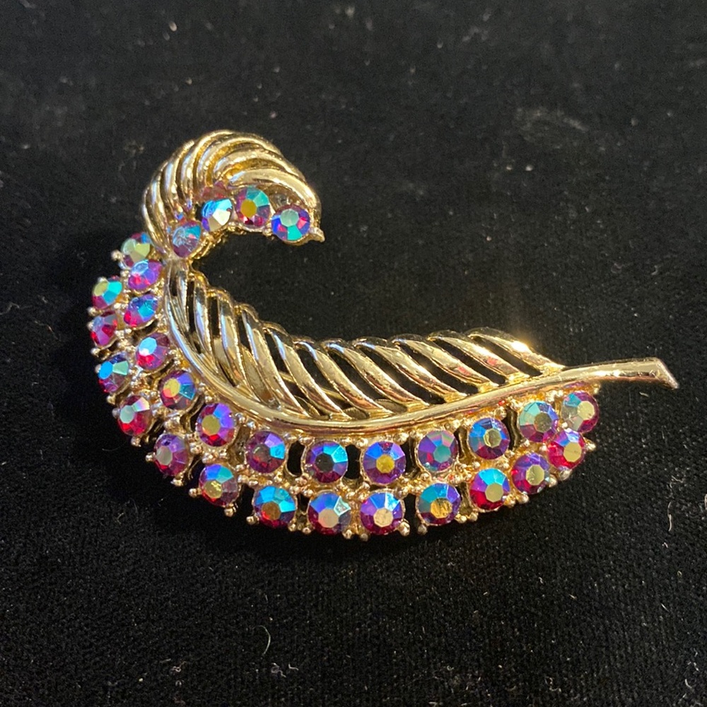 Vintage Red AB Rhinestone Leaf Swirl Brooch Gold Tone
